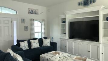 TV connectée, cheminée, lecteur de DVD, vidéothèque