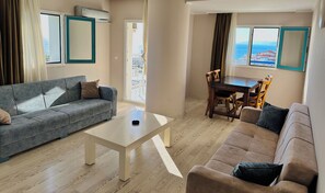 DENIZ MANZARALI 1+1 XL | Egyptian cotton sheets, premium bedding, desk, blackout curtains - Silver Tower Residence (Kusadasi)