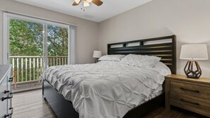 3 Schlafzimmer, Schreibtisch, Bügeleisen/Bügelbrett, Reisekinderbett