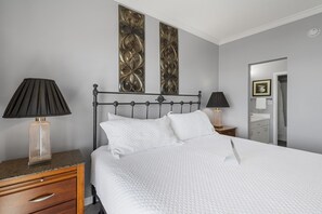 2 chambres, fer et planche à repasser, Wi-Fi gratuit, draps fournis