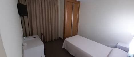 City Single Room | Free WiFi, bed sheets