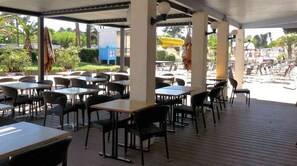 Outdoor dining - Large mobile home 3 bedrooms 2 bathrooms 2 toilets (Marennes-Hiers-Brouage)