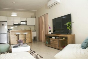 Apartament | 2 dormitoris, planxa i posts de planxar, wifi gratuïta i roba de llit 