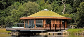 Loch side property with private hot tub and own Loch