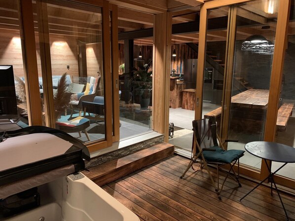 Relax in a spacious room with a bathtub, seating area, and kitchenette.