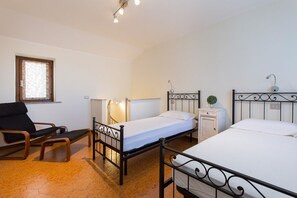 2 عدّة غرف نوم وواي فاي مجانًا وملاءات أسرّة