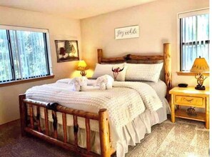 4 bedrooms, desk, iron/ironing board, free WiFi