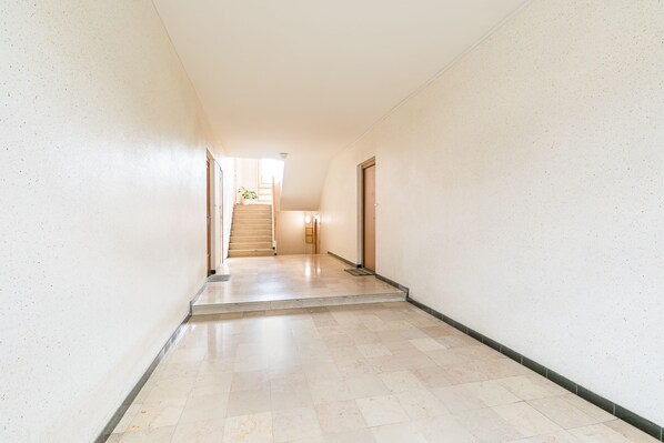 Interior - Fully Renovated 2 Bedroom Apartment +Sitting Room Sofa Bed 7mn Centre Ville (Dijon)