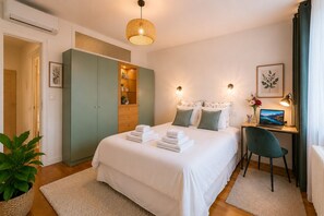 3 chambres, bureau, système d’insonorisation, fer et planche à repasser