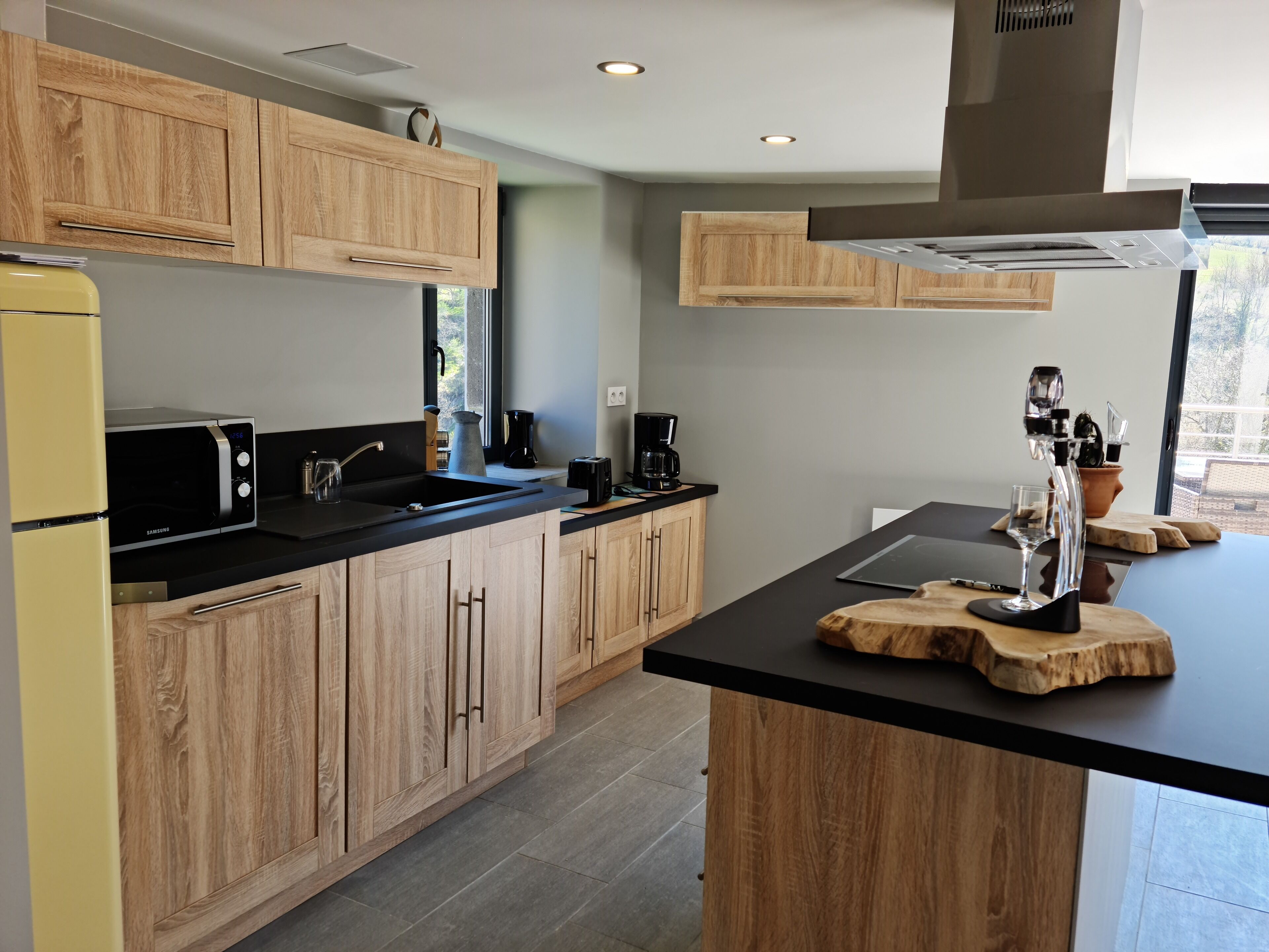 Kühlschrank, Mikrowelle, Ofen, Herdplatte