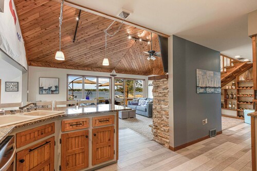 Windjammer, Lakefront Home-Away-From-Home!!!