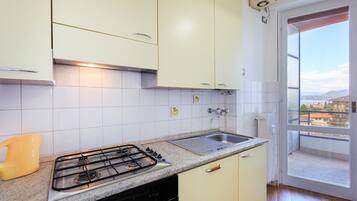 Kylskåp, ugn, spishäll och diskmaskin