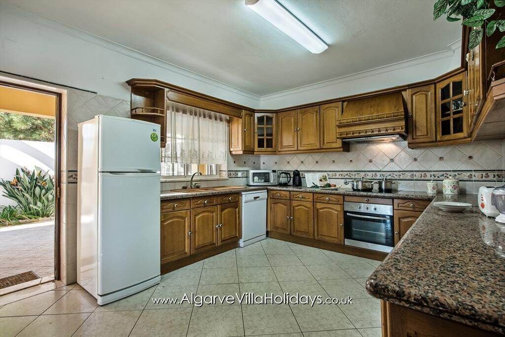 Frigorífic, microones, forn i placa de cuina 