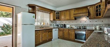 Frigorífic, microones, forn i placa de cuina