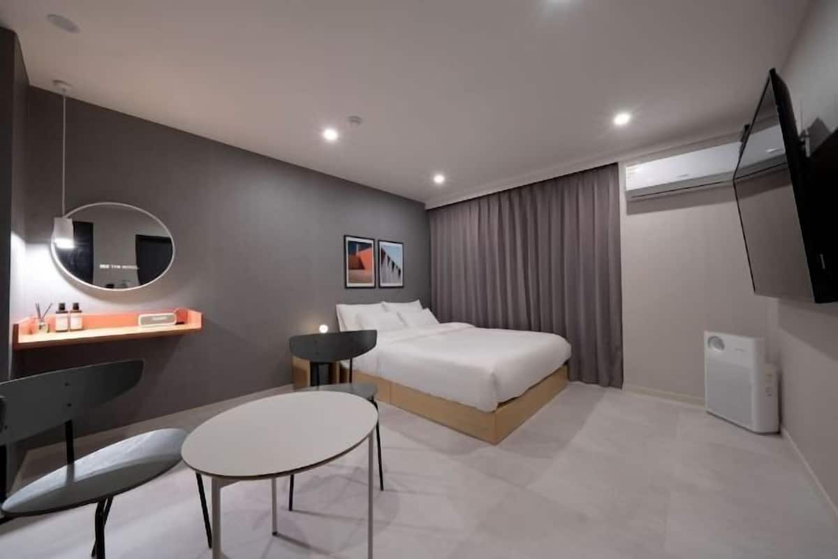 Ropa de cama de alta calidad, sistema de insonorización y wifi gratis