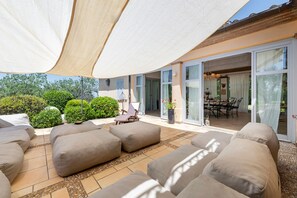 Outdoor dining - Villa Le Cave 12, Emma Villas (Campalto)