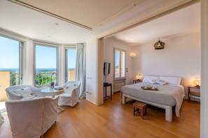 6 bedrooms, iron/ironing board, free WiFi, bed sheets - Villa Le Cave 12, Emma Villas (Campalto)