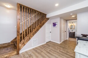 Interior - Downtown Family Retreat -3 Minutes to Dahlonega (Dahlonega)