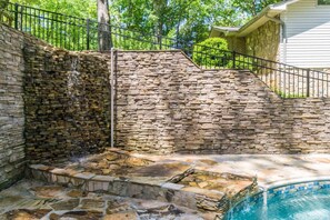 Pool - Downtown Family Retreat -3 Minutes to Dahlonega (Dahlonega)