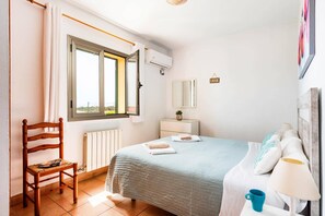 5 habitaciones, tabla de planchar con plancha y wifi gratis 