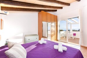 3 chambres, fer et planche à repasser, Wi-Fi gratuit, draps fournis