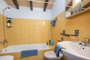 Hair dryer, towels - Villa Beatrice by Villa Plus (Binibeca)