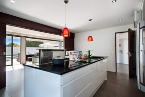 Mikrobølgeovn, oppvaskmaskin og kaffetrakter/tekoker