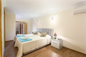 6 bedrooms, iron/ironing board, free WiFi, bed sheets