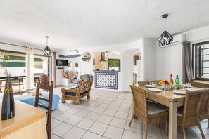 Dining - Villa Lilly by Villa Plus (Albufeira)