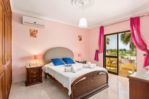 5 bedrooms, iron/ironing board, free WiFi, bed sheets