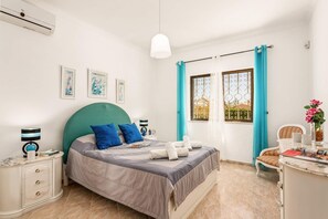 5 bedrooms, WiFi, bed sheets