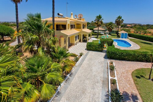 Villa Barreto by Villa Plus