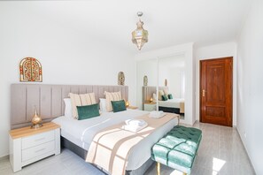 2 bedrooms, in-room safe, iron/ironing board, travel cot - Notre Damme Apartment (Albufeira)