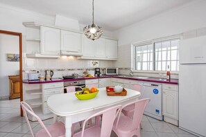 Microwave, dishwasher, coffee/tea maker