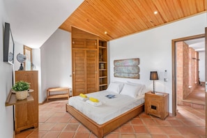 4 bedrooms, WiFi, bed sheets