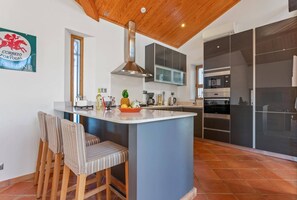 Microwave, dishwasher