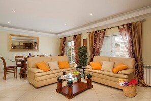 Living area - Villa Cubos by Villa Plus (Albufeira)