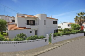 Unclassified image, 3 of 21, button