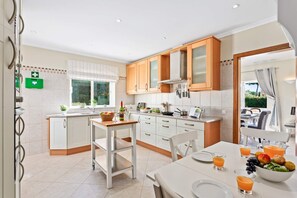 Microwave, dishwasher