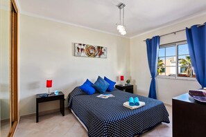 4 chambres, fer et planche à repasser, Wi-Fi gratuit, draps fournis