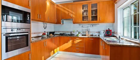 Microwave, dishwasher
