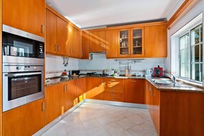 Microonde, lavastoviglie, macchina per tè/caffè