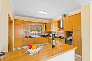 Microwave, dishwasher, coffee/tea maker