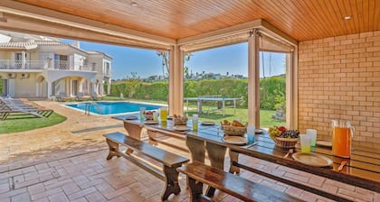 Villa Tess by Villa Plus