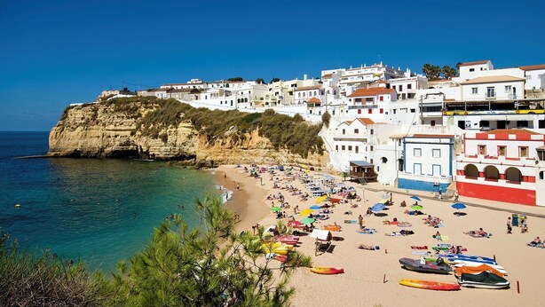 A coastal town with white buildings, a sandy beach, and boats. - Villa Tess by Villa Plus (Praia do Carvoeiro)