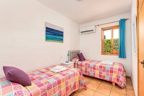 3 dormitorios, tabla de planchar con plancha, wifi gratis y ropa de cama