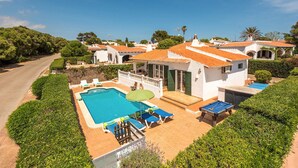 A villa with a swimming pool, outdoor seating, and a tennis court. - Villa Clara by Villa Plus (Binibeca)