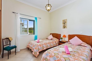 3 bedrooms, iron/ironing board, free WiFi, bed sheets - Villa Arvela by Villa Plus (Vale Rebelho)