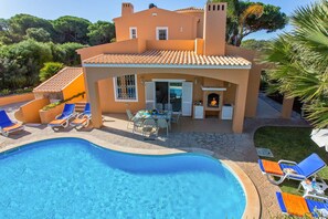 A heated pool - Villa Casa do Mel by Villa Plus (Loule)