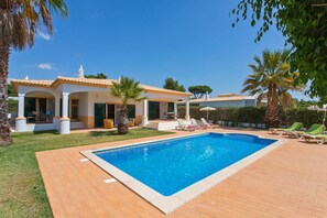 Pool - Villa Celia by Villa Plus (Olhos de Água)